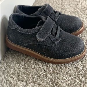 Cat & Jack toddler dress shoes in grey size 6.